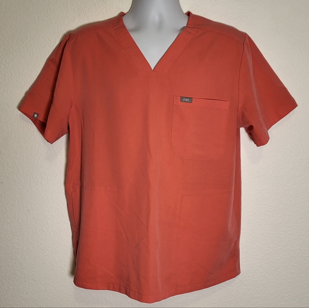 Figs Chisec Three Pocket Scrub Shirt in Hot Coral Pink size Large